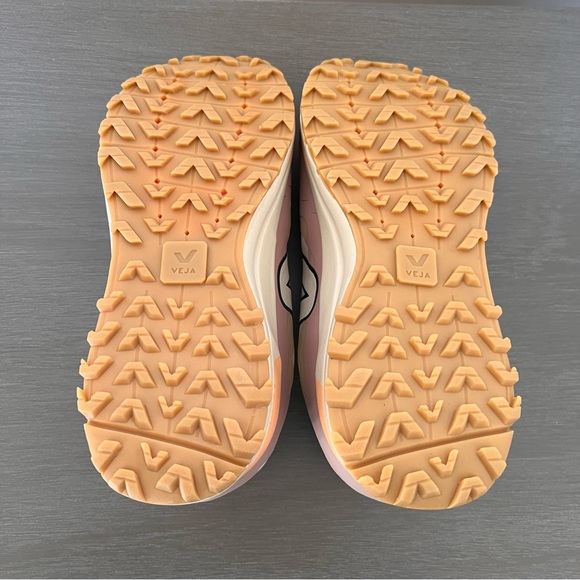 Veja Fitz Roy Trek Shell Sneakers in Gravel Pierre - Picture 7 of 10